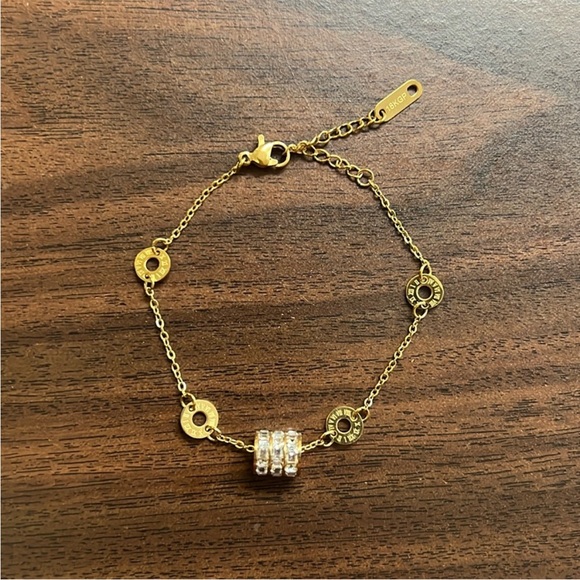 18k Gold plated stainless steel Roman numeral bracelet with stones NIP - Picture 3 of 3